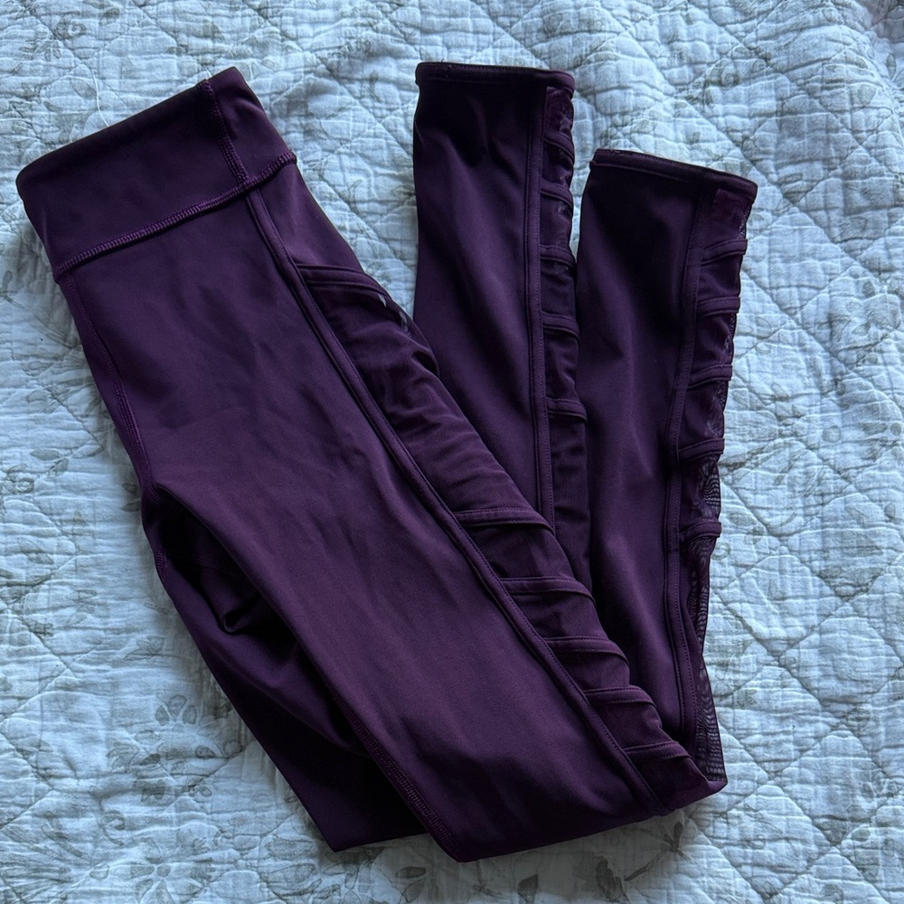EUC Lululemon Wild And Free Tight Darkest Magenta 11” across 0/2 - Picture 2 of 6